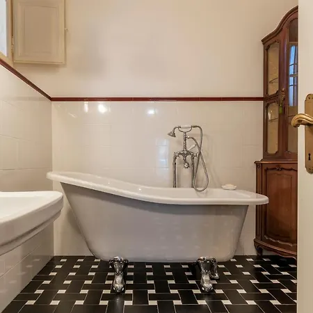 Apartment Santa Maria Maggiore Roomy And Bright Flat Rome