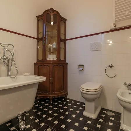Santa Maria Maggiore Roomy And Bright Flat *