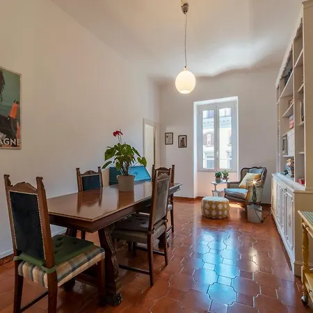 Santa Maria Maggiore Roomy And Bright Flat