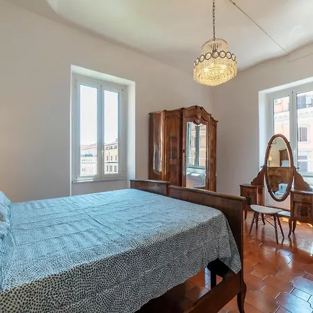 Apartment Santa Maria Maggiore Roomy And Bright Flat