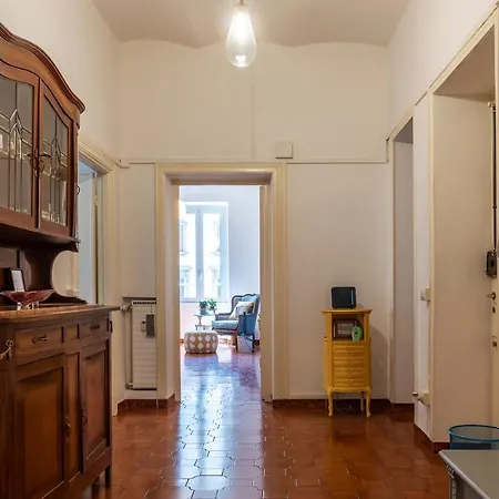 Santa Maria Maggiore Roomy And Bright Flat Apartment