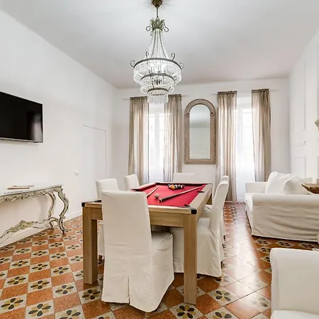 Apartment Spanish Square - Romedreamhome