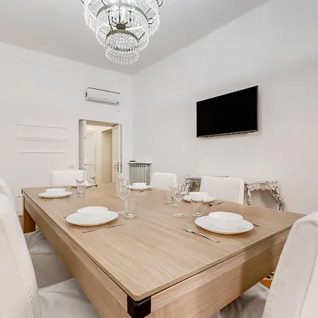 Apartment Spanish Square - Romedreamhome *