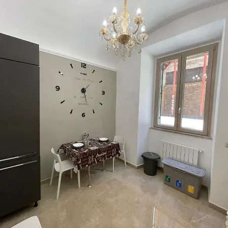 Apartment Domus Enea - Colosseo Termini Rome