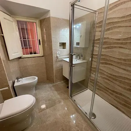 Domus Enea - Colosseo Termini Apartment