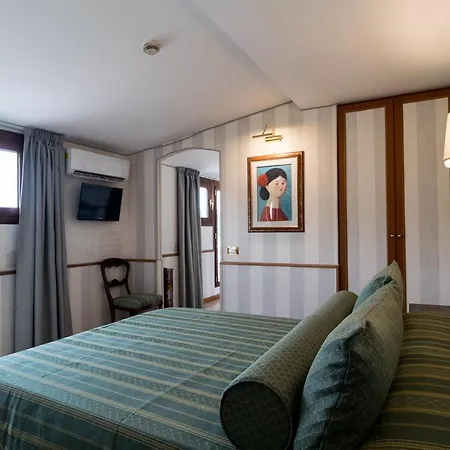 Pacific Hotel 3*