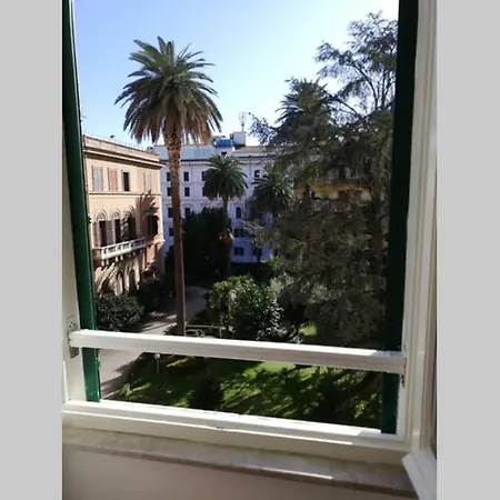 Ecce Apartment *