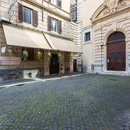 Lovely New Via Genova Apartment
