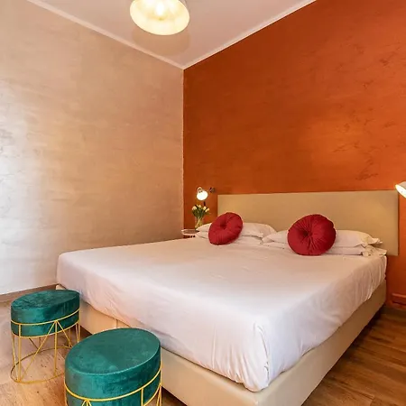 Lovely New Via Genova Apartment *