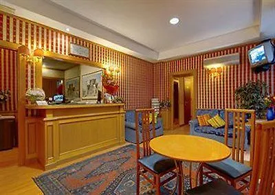 Urbis Hotel 2*