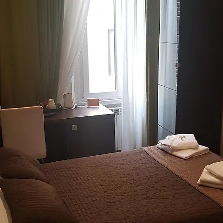 Mia 3*