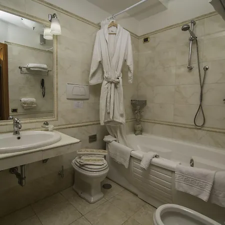 Luxury H 2000 Bed & Breakfast 3*
