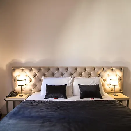 Bed & Breakfast Chic & Town Luxury