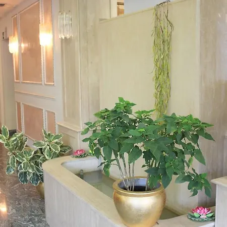 Romulus Hotel