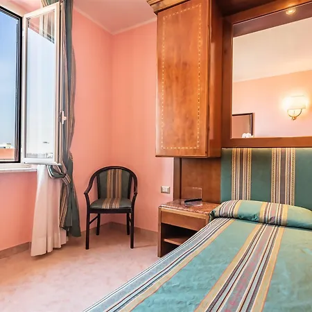 Отель Raeli Siracusa 3*