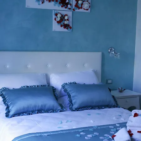Crystal Rhome