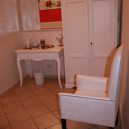 Crystal Rhome Guest house