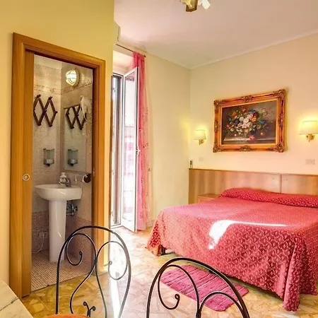 Giovy Bed & Breakfast 2*