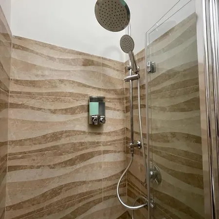Apartment Domus Enea - Colosseo Termini