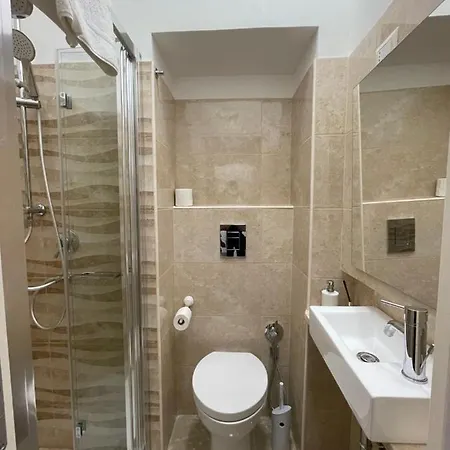 Apartment Domus Enea - Colosseo Termini