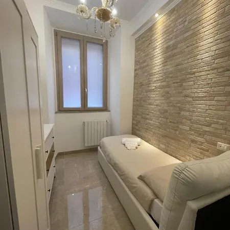 Apartment Domus Enea - Colosseo Termini Rome
