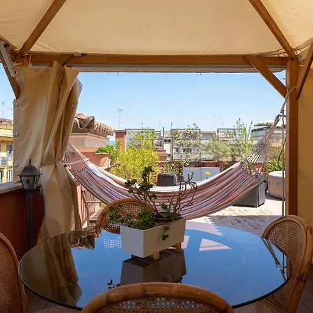 Penthouse With Jacuzzi On Private Terrace In Trastevere