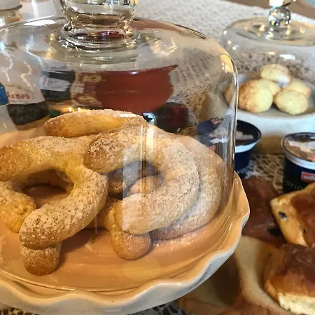 Aquarius Bed and Breakfast 3*