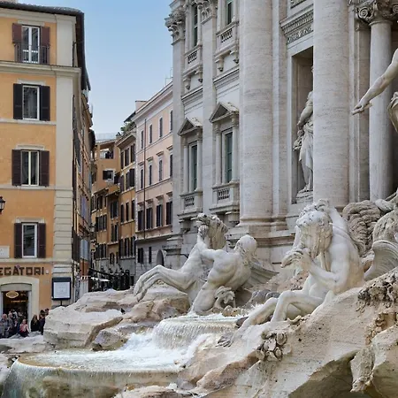 Delfini Trevi House *