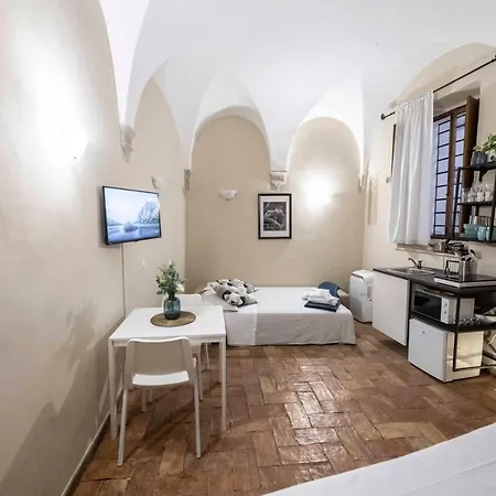Delle Grotte - Campo De' Fiori Rome