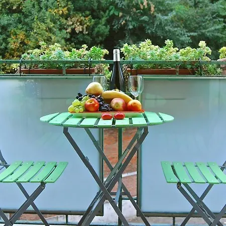At Colosseo With Terrace Overlooking The Garden By Lyon Apartment
