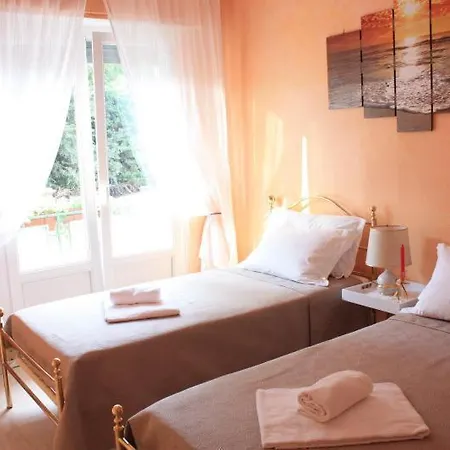 At Colosseo With Terrace Overlooking The Garden By Lyon Apartment *