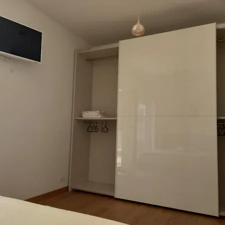 Apartment Living Int 2