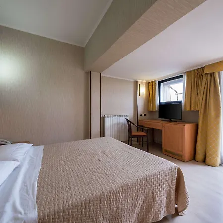 Quality Rouge Et Noir Hotel 4*
