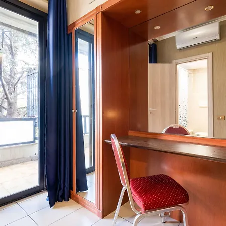 Hotel Quality Rouge Et Noir 4*
