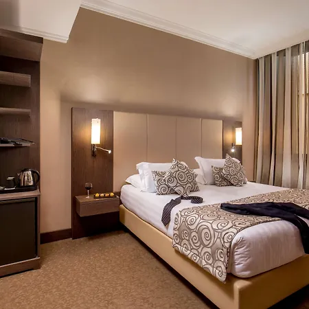 Savoy 4*