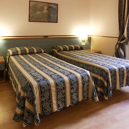 Lazzari Hotel 2*