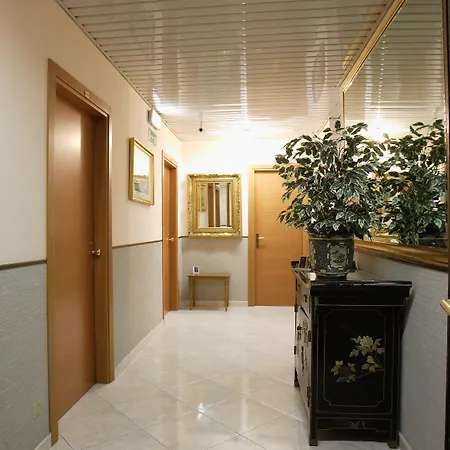 Lazzari Hotel