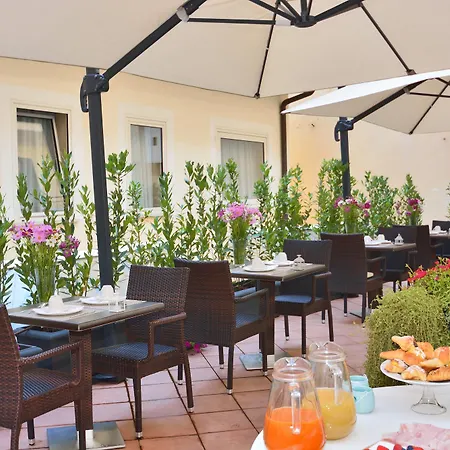 Lh Lloyd Hotel