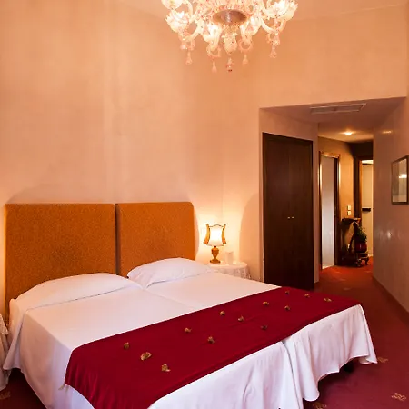 Otel Columbia 3*