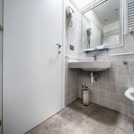 Varese Hotel 3*