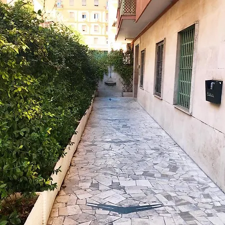 דירה Dea Flora רומא