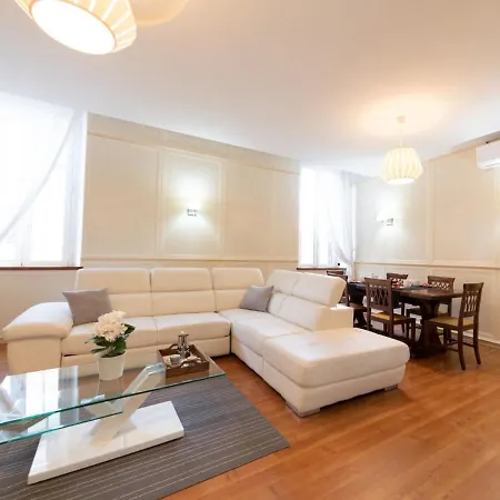 The Rent - Stylish One-bedroom In Piazza Barberini Rome