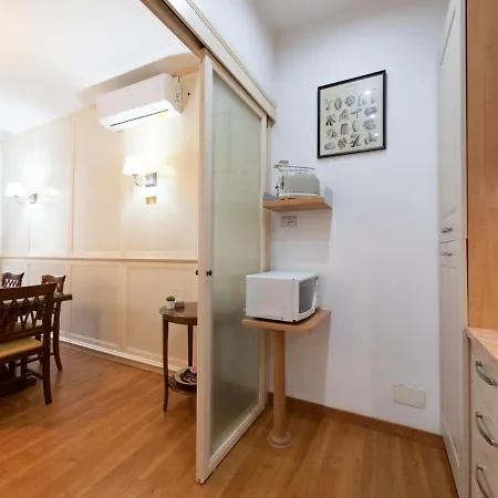 The Rent - Stylish One-bedroom In Piazza Barberini Apartment