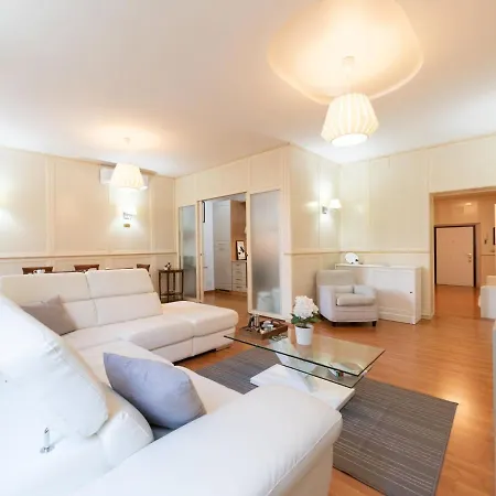 The Rent - Stylish One-bedroom In Piazza Barberini Apartment