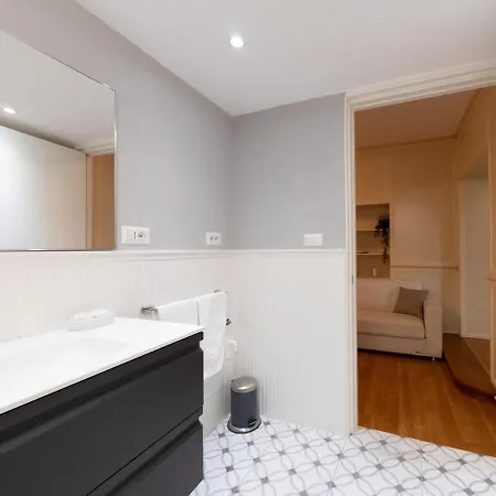 The Rent - Stylish One-bedroom In Piazza Barberini Rome