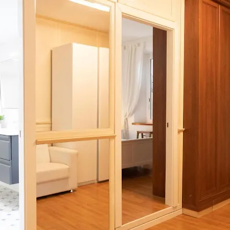 The Rent - Stylish One-bedroom In Piazza Barberini Apartment Rome