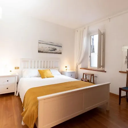The Rent - Stylish One-bedroom In Piazza Barberini Apartment Rome
