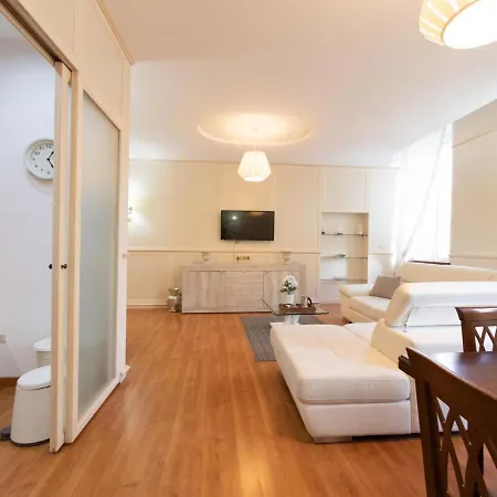 The Rent - Stylish One-bedroom In Piazza Barberini