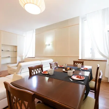 The Rent - Stylish One-bedroom In Piazza Barberini Apartment