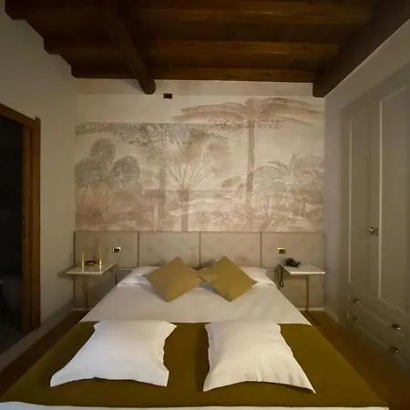 Condotti Guest house 2*